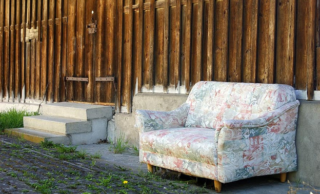5 способов избавиться от старой мебели