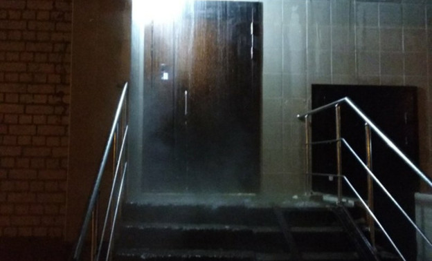В Кирове на Северной набережной дом затопило горячей водой