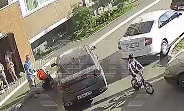 Кировчанин напал на девушку, которая припарковала автомобиль посреди двора