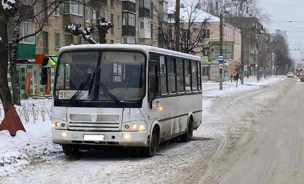 В Кирове пенсионерку зажало в дверях автобуса