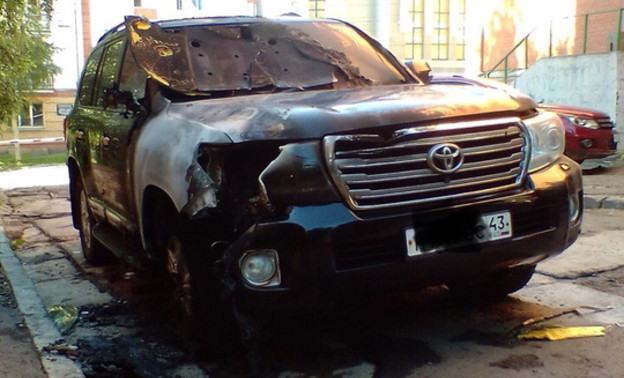 На Герцена ночью вспыхнула Toyota Land Cruiser