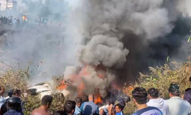 В сети опубликовали несколько видео крушения пассажирского самолёта в Непале