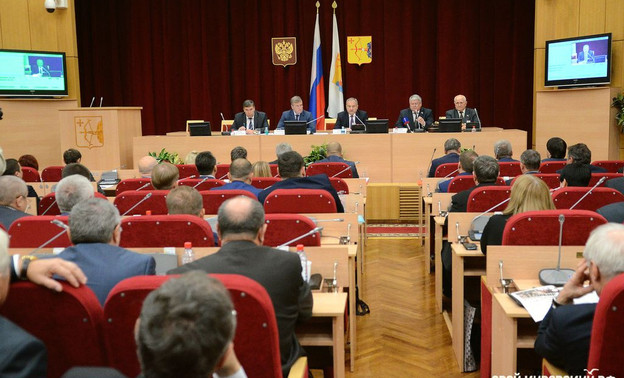 В кировском ОЗС могут отменить зарплату для зампредов двух комитетов парламента