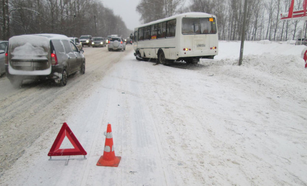 В Кирове в тройном ДТП пострадал кондуктор автобуса