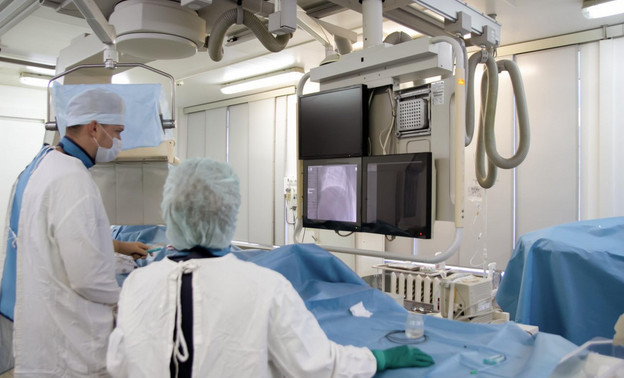 В Кирове врачи спасли пациентку, упавшую у входа в больницу