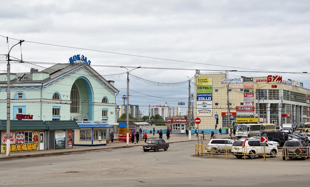 На привокзальной площади в Кирове установят чугунные заборы