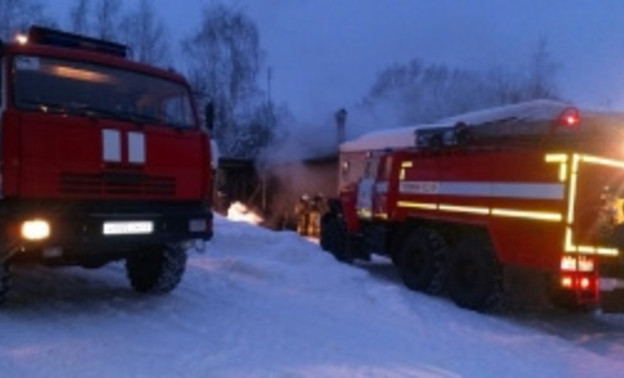 Кировские спасатели тушили пожар на садовом участке