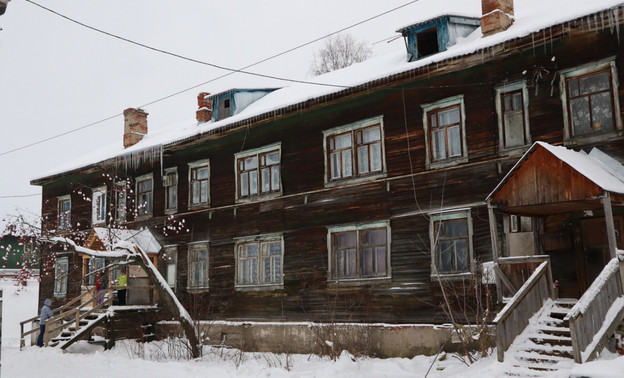 «Платим в 4 раза больше, а лучше не становится»: в Вересниках замерзают жильцы аварийного многоквартирного дома