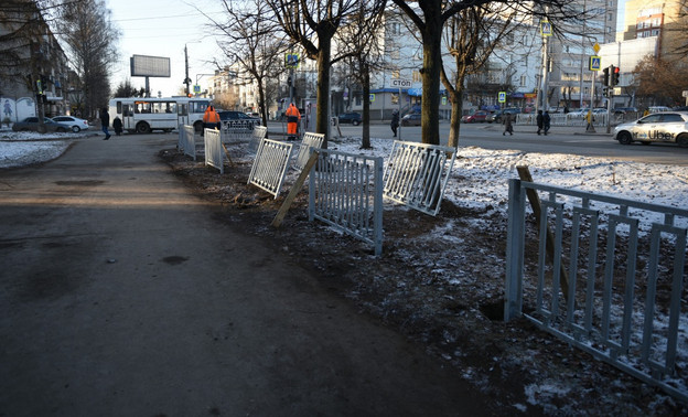 После жалоб в соцсетях на улице Воровского демонтировали заборы