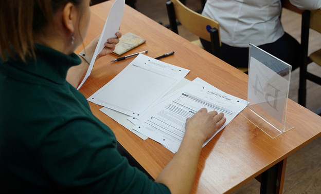 В Кировской области 51 выпускник сдал ЕГЭ по русскому и математике на 100 баллов