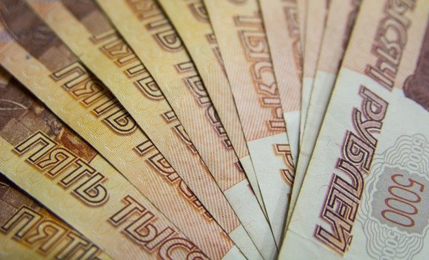 17 тысяч работников организаций Кировской области, пострадавших из-за пандемии, получат денежные выплаты