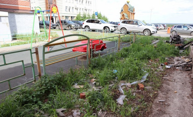 Кировчане пожаловались на свалку строительного мусора возле детских площадок