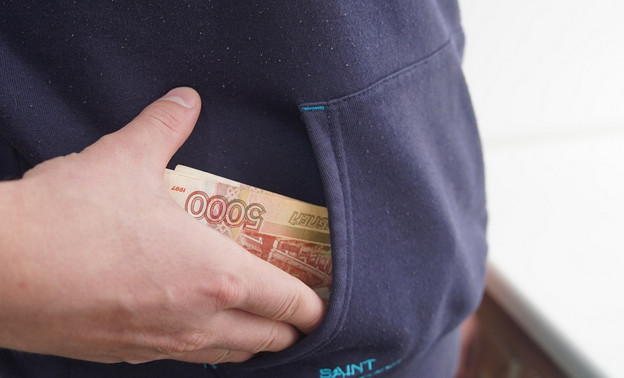 В Кирове сотрудник одной из городских больниц отдал деньги мошенникам после сообщения «главврача»