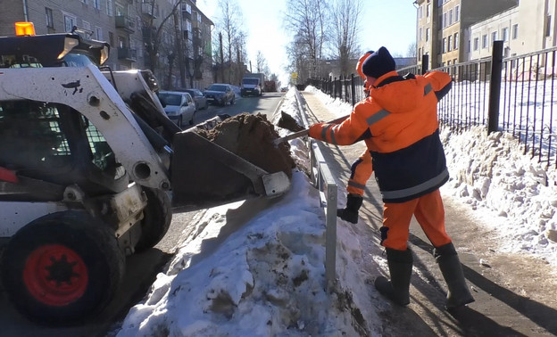 В Кирове на дороги распределили 100 тонн реагентов