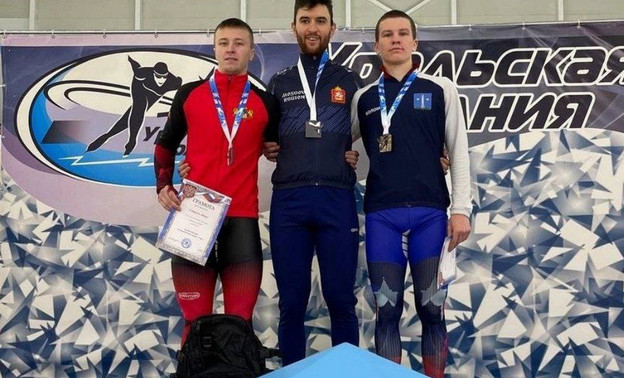 Кировчанин Данил Смирнов завоевал серебро на третьем этапе Кубка России по конькобежному спорту
