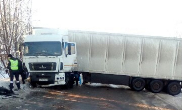 В Кировской области на трассе из-за аварии было парализовано движение (ФОТО)