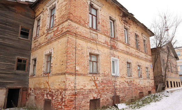Жильцы исторического дома на Урицкого полтора месяца живут при температуре +7 градусов