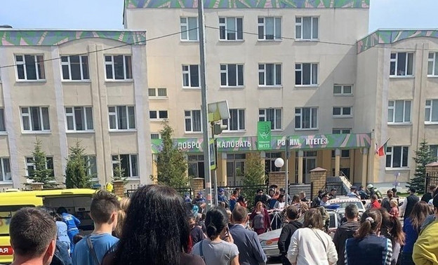 Из-за стрельбы в Казани в Госдуме предложили вернуть в школы профессиональную охрану