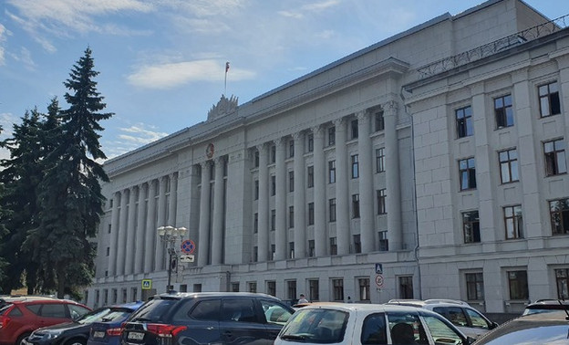 В здании правительства Кировской области произошло задымление. На место прибыло три пожарных расчёта