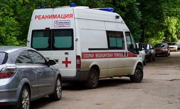 В Нововятске из окна квартиры выпала 7-летняя девочка