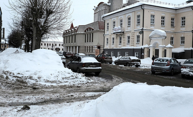 В Кировской области могут ввести штрафы за сброс снега на дорогу