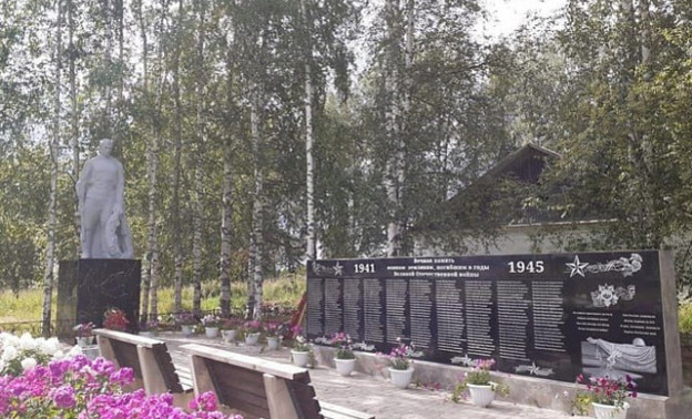 В Орловском районе отремонтировали памятник воинам-землякам
