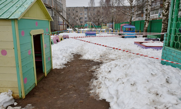 В Кирове будут проверять территории всех образовательных учреждений после падения мальчика в двухметровую яму