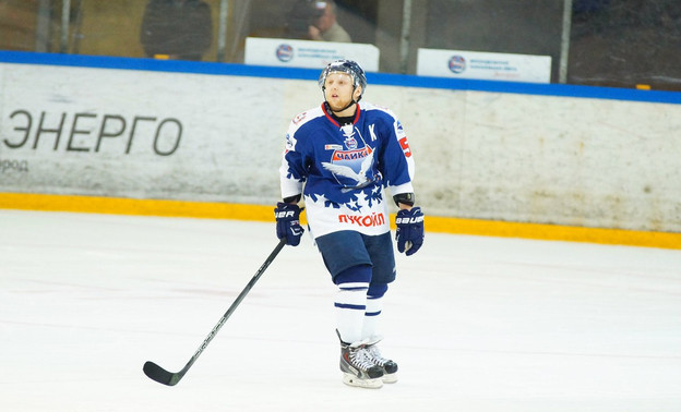 Денис Шураков помог «Чайке» одержать первую победу в плей-офф МХЛ