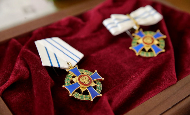 Двоих кировчан наградили орденом «Родительская слава»