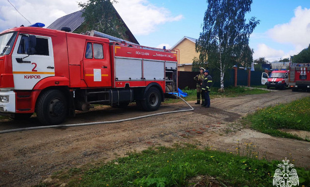 В Кирове сгорела баня на улице Зелёной