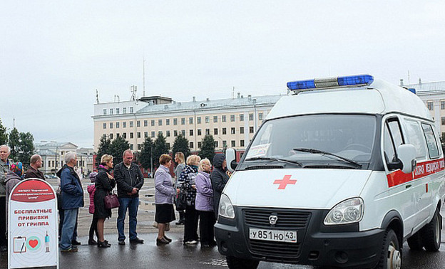 Работу мобильных прививочных бригад в Кирове продлили на неделю