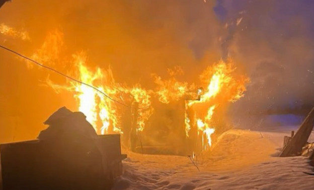Сотрудница полиции спасла мужчин из горящего дома в Нолинском районе