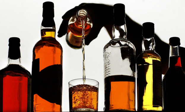 В Кировской области мужчина продавал алкоголь опасный для здоровья