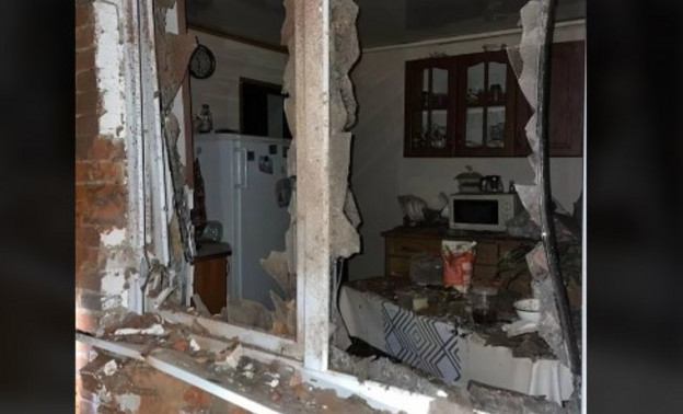 Украинский снаряд попал в жилой дом в Курской области. Погибла женщина