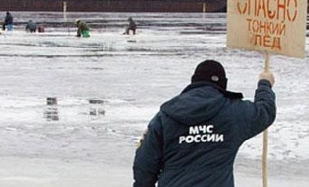 Спасатели предупредили кировчан о небезопасности выхода на неокрепший лёд