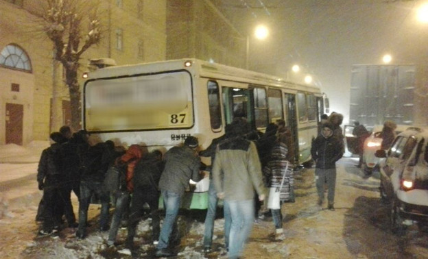 В Кирове и области объявили очередное метеопредупреждение из-за снегопадов