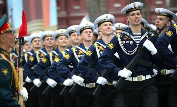 Губернатор Кировской области поздравил служащих Военно-Морского флота из региона