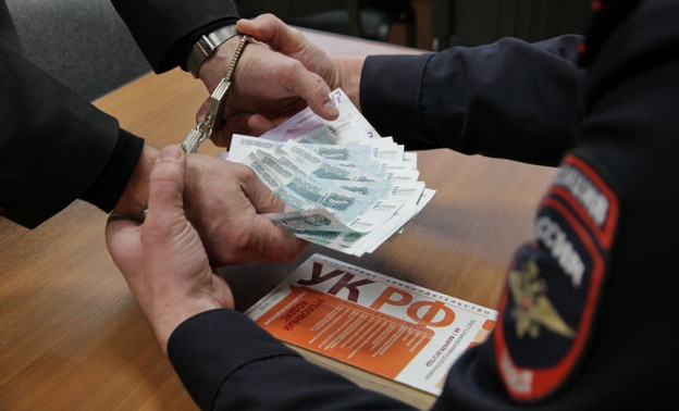За попытку дать взятку кировчанин заплатит 50 тысяч рублей