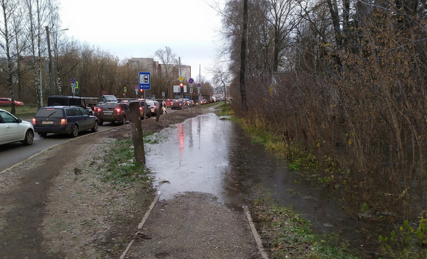 Администрация Кирова ответила на жалобу о лужах на Романа Ердякова