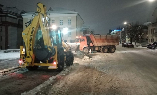 Определён график вывоза снега с кировских улиц в ночь с 6 на 7 марта