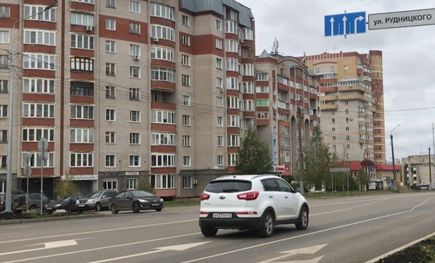 В Кирове из-за новых дорожных знаков изменилась схема движения на перекрёстке улиц Ленина и Рудницкого