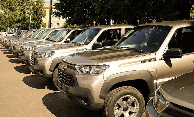 Девять больниц Кировской области получили автомобили для оказания помощи неизлечимо больным