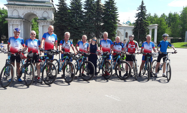 Велотуристы из Европы проехали по Кировской области