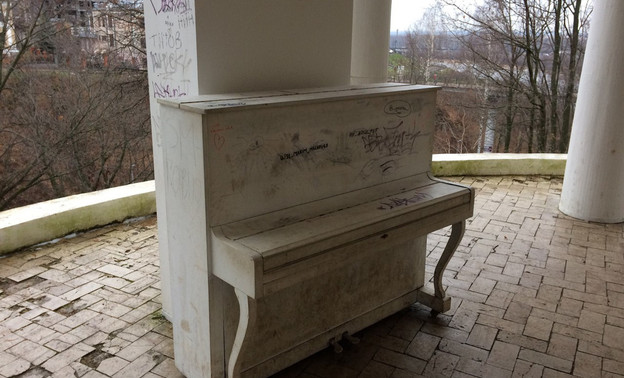 Пианино в ротонде Александровского сада заменят на новое