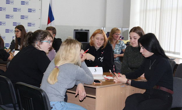 Почтовики провели день открытых дверей для кировских студентов