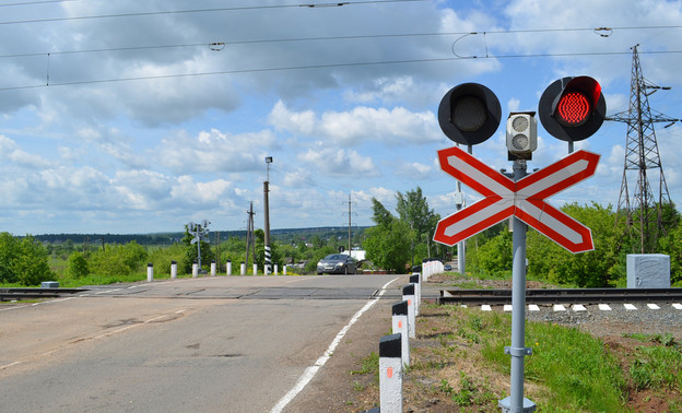 В Нововятске временно перекроют железнодорожный переезд