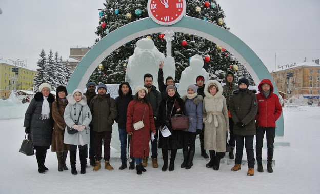 Иностранным студентам провели экскурсию по старой Вятке