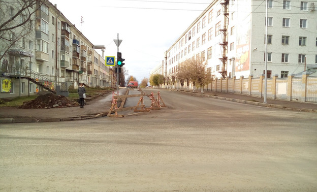 В Кирове вырубили деревья, чтобы расширить дорогу