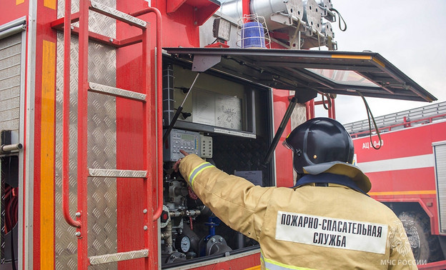 В Верхнекамском районе сгорели надворные постройки