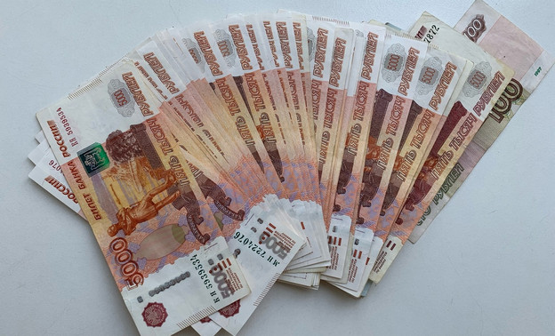 В Вятских Полянах местная жительница передала мошенникам почти 2,5 млн рублей